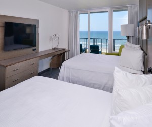 2 Queen Bedroom with Ocean View