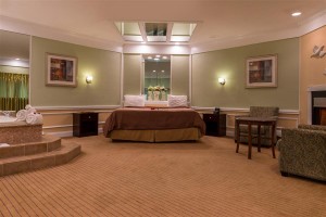 Deluxe Romantic Suite