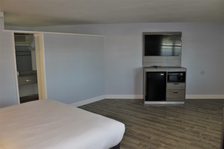 Bed and TV/Media