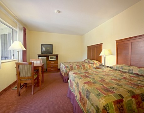 2 Queen Beds