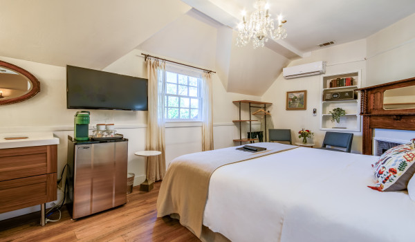  Miss Dorothy's Room