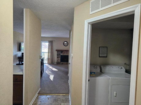 Entrance with washer/dryer in unit