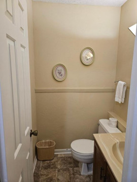 1/2 Bath
