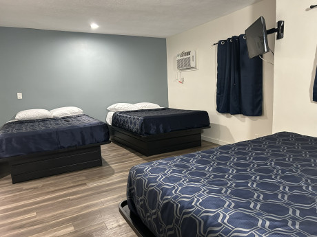 Budget Inn Hollywood 2 Queen and 1 King