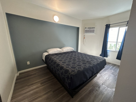 Budget Inn Hollywood Queen Bed