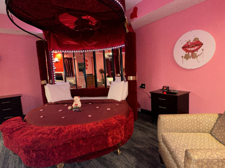 Sweetheart Romantic Suite 