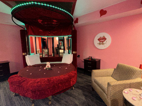 Sweetheart Romantic Suite 